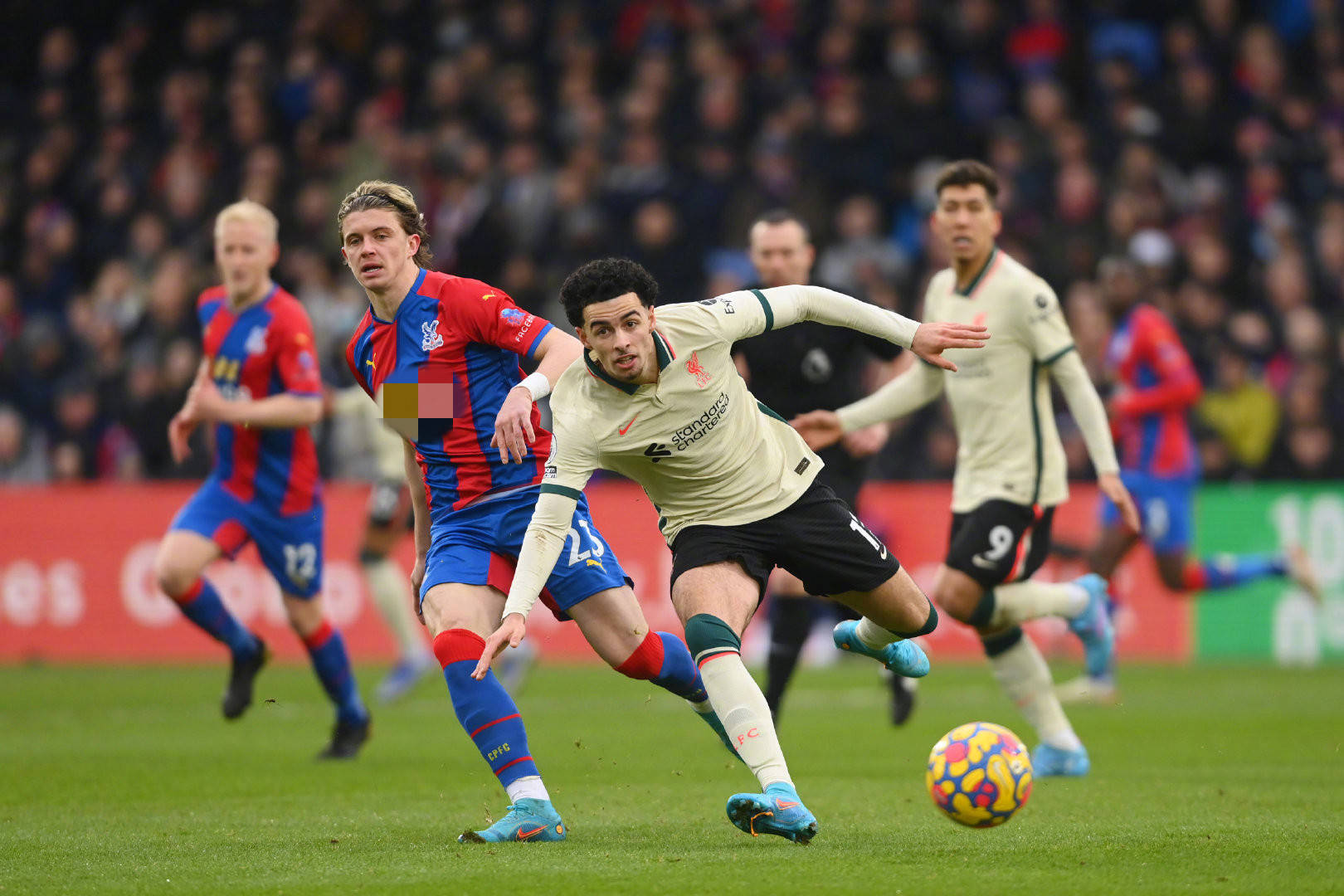 卫报:切尔西将加大力度引进加纳乔和西蒙斯;雅克松倾向留队.